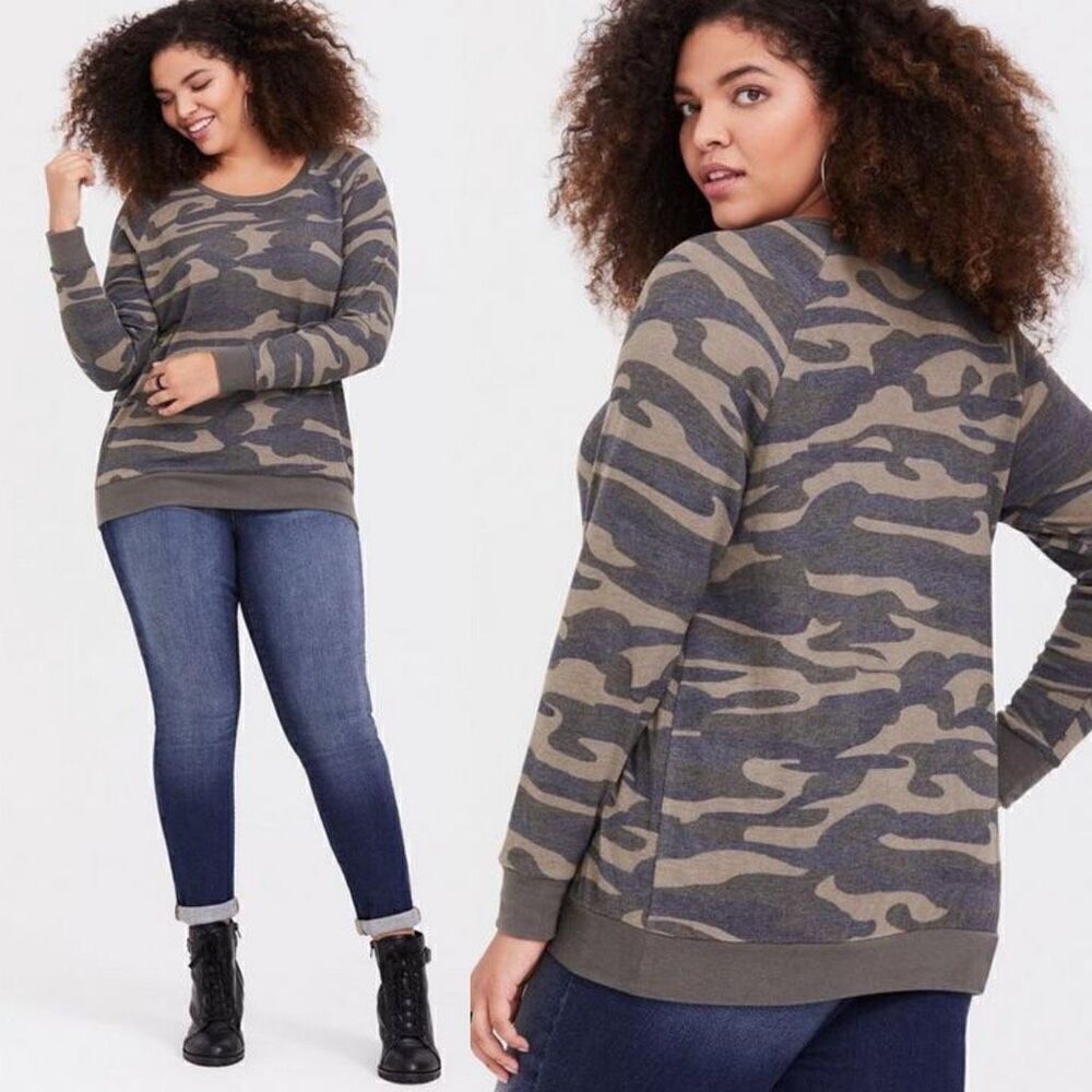 TORRID CAMO CREW NECK RAGLAN SWEATSHIRT SIZE 1X